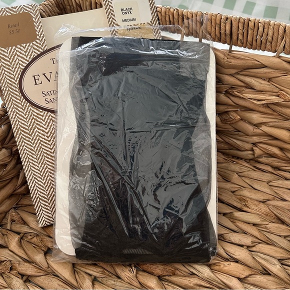 New Vintage Evan-Picone Black Onyx The sheerest sheer Panty hose size Medium - Picture 3 of 7